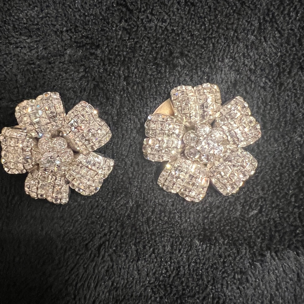 Large Swarovski crystal clover clip ons for sophistication in an instant !!!